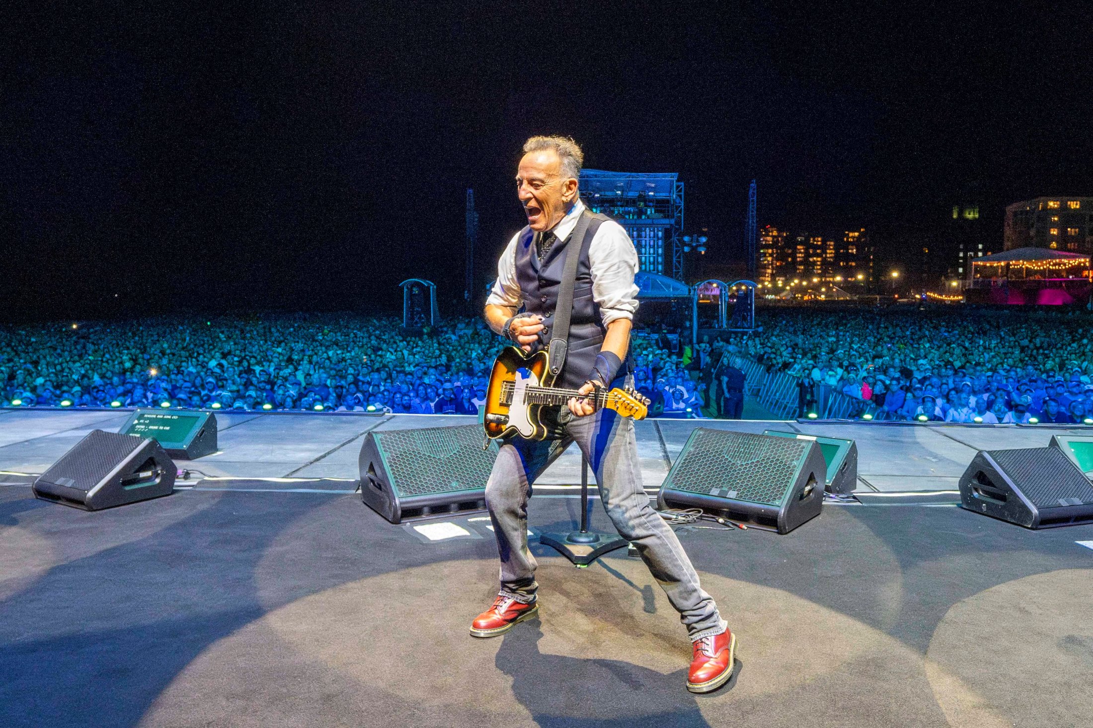 Bruce_Springsteen_Sea.Hear.Now_Asbury_Park_NJ_Credit_Rob_DeMartin.jpg