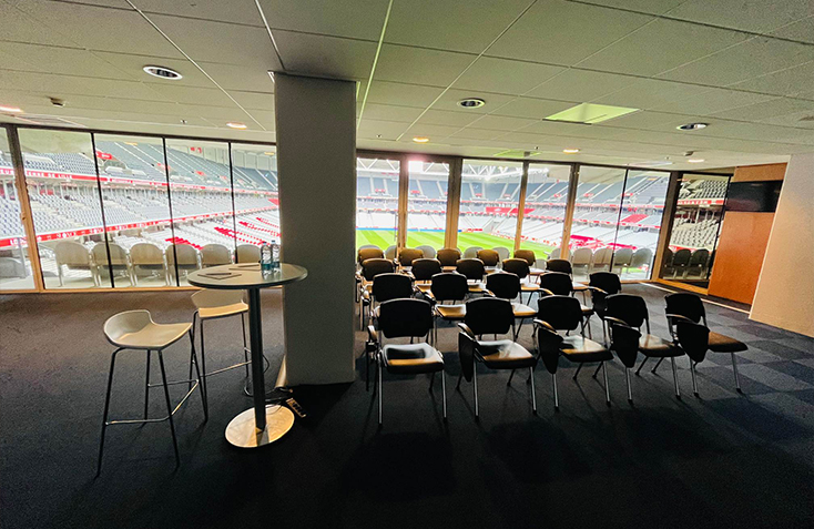 Loge prestige avec vue directe sur le terrain pour vos événements d’entreprise