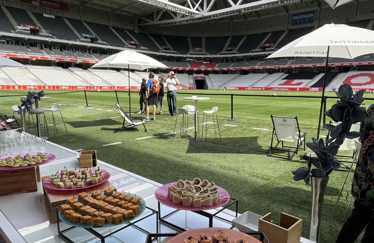 Location bord terrain à la Decathlon Arena – Stade Pierre-Mauroy