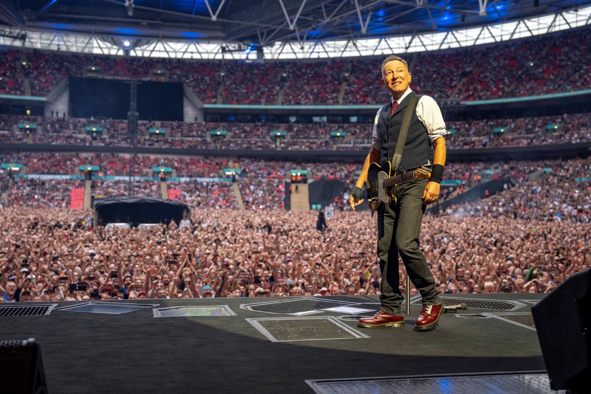 Bruce_Springsteen_London_Credit_Rob_DeMartin.jpg